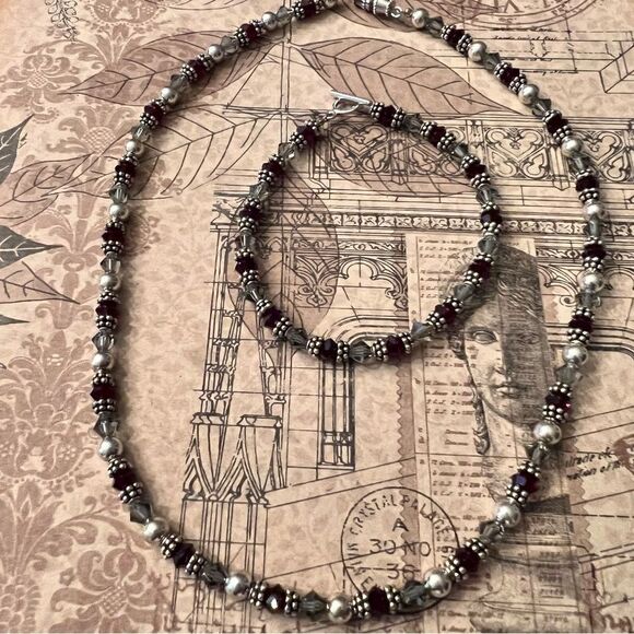 Dainty Hand Crafted Semi Precious Stones Necklace & Bracelet Set - Picture 3 of 8